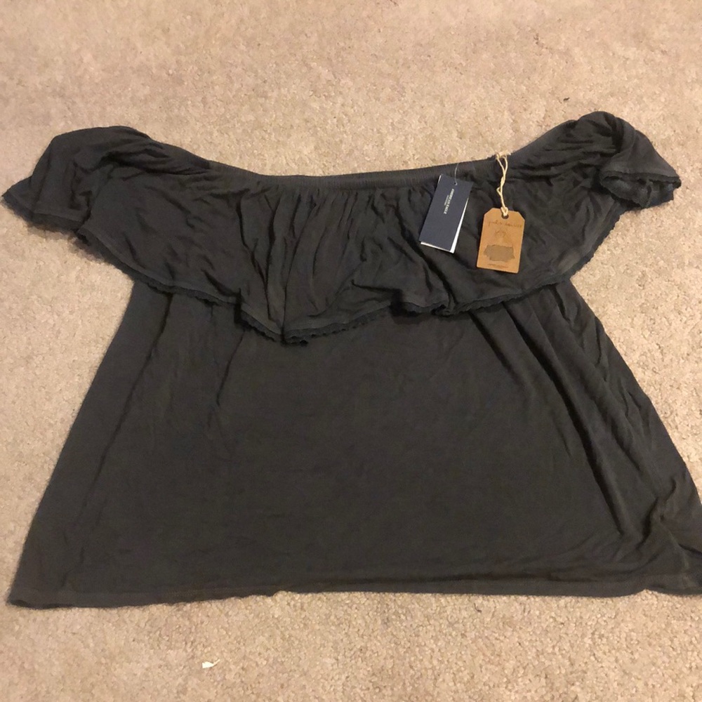 NEW AMERICAN EAGLE off the shoulder crop top